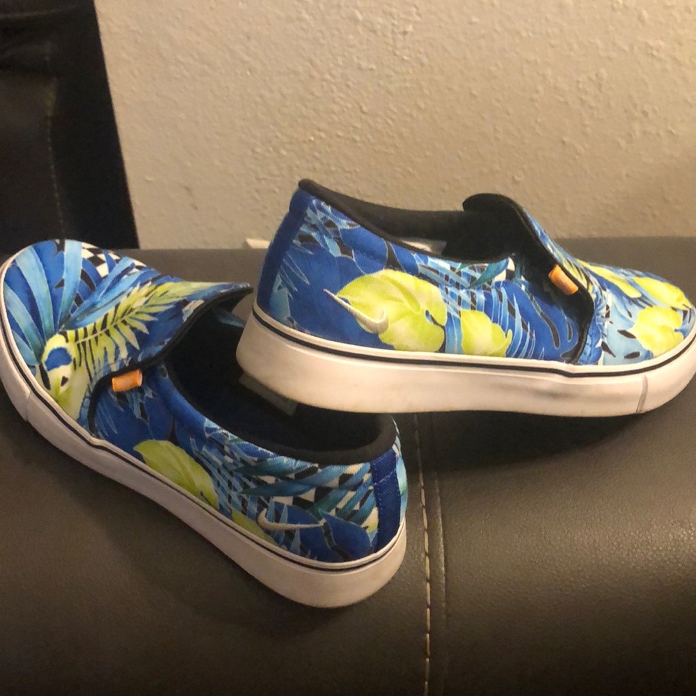 Nike slip on